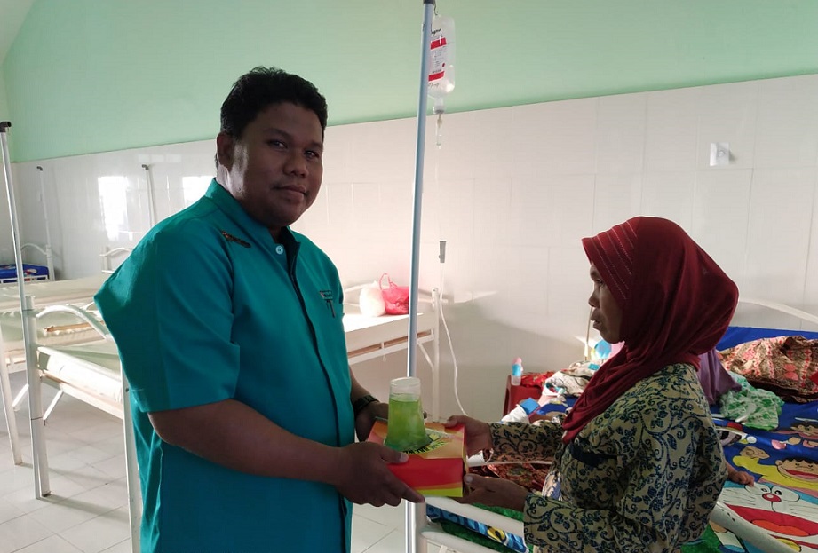 Pembagian Tajil Buka Puasa Untuk Keluarga Pasien