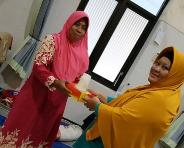 Pembagian Tajil Buka Puasa Untuk Keluarga Pasien