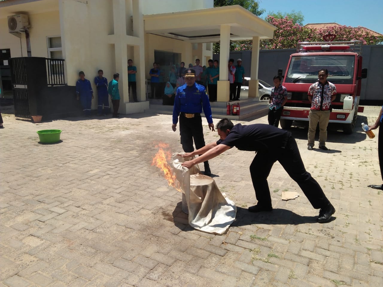 Pelatihan K3RS Simulasi Kebakaran