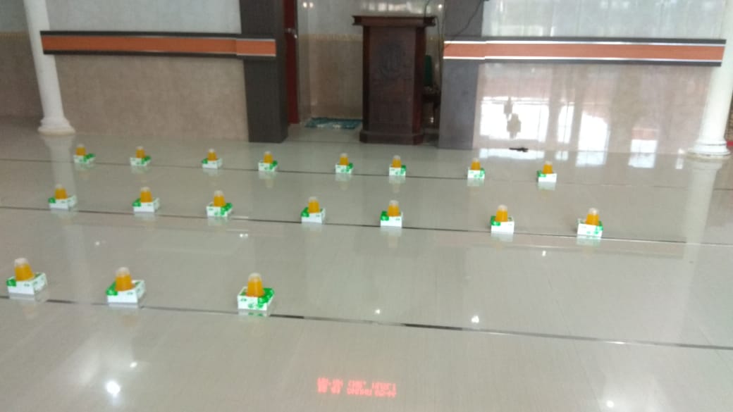 Pembagian Takjil kepada Jamaah Masjid As-Salam